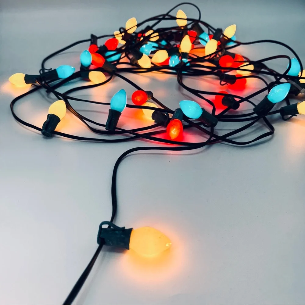 VTG MCM 50’ String of 50 Outdoor/Indoor C7 Lights + 79 Replacement Lights
